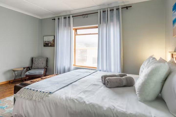 2 Bedroom Property for Sale in Fish Hoek Western Cape